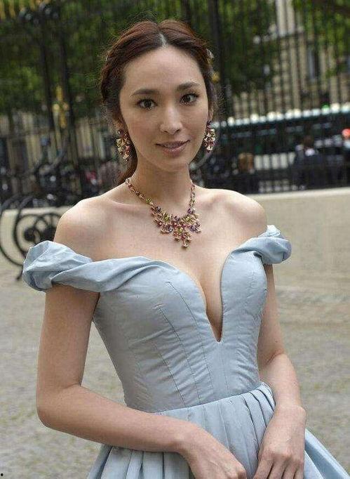 吴佩慈生活照,尽显优雅魅力，揭秘豪门生活点滴